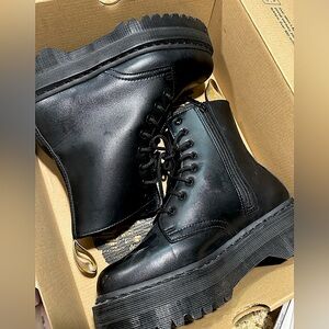 Dr. Martens Jaidon ii Platform Boot Women’s size 9